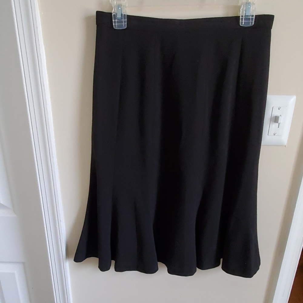 Super cute black skirt.